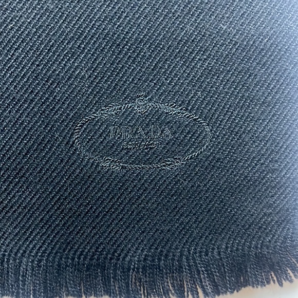 Prada 100% Wool Fringed Scarf PR4-51 - Picture 2 of 4